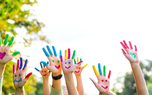 カワウソと手つなぎ、名作レプリカにタッチ…子どもの「さわりたい！」大歓迎スポット3選