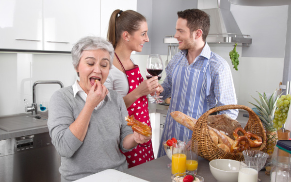 夫と義母の仲が良すぎ！　明るすぎる進化系マザコン夫はどうすれば？