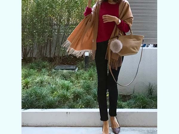 「差し色」アイテムで垢抜ける！ 暗くなりがちな冬のきれいめコーデ術【ユニクロ大人コーデ～アメブロ30代ファッション1位 Hanaさん ～ Vol.14】