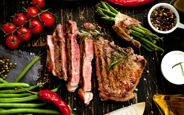 豚or鶏が基本。肉じゃがもシチューもすき焼きも牛肉は使わない!?【パパママの本音調査】  Vol.188