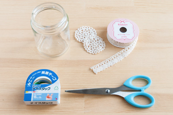 ゆらめく光にうっとり！　子どもとつくるクリスマスのキャンドルホルダー【おうちで季節イベント お手軽アートレシピ Vol.26】