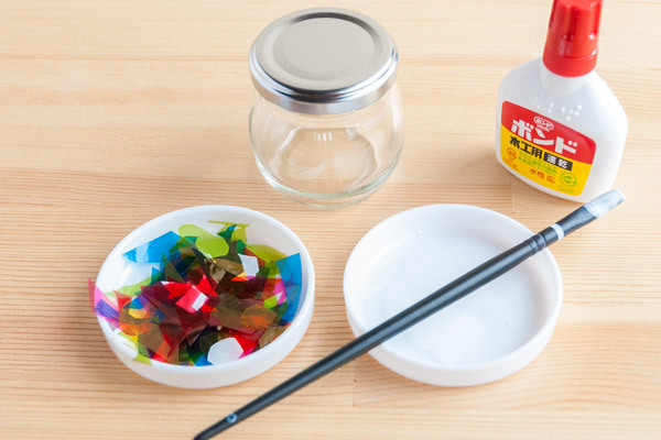 ゆらめく光にうっとり！　子どもとつくるクリスマスのキャンドルホルダー【おうちで季節イベント お手軽アートレシピ Vol.26】