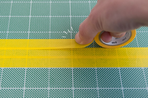 ゆらめく光にうっとり！　子どもとつくるクリスマスのキャンドルホルダー【おうちで季節イベント お手軽アートレシピ Vol.26】