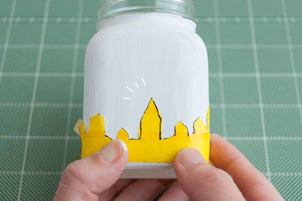 ゆらめく光にうっとり！　子どもとつくるクリスマスのキャンドルホルダー【おうちで季節イベント お手軽アートレシピ Vol.26】