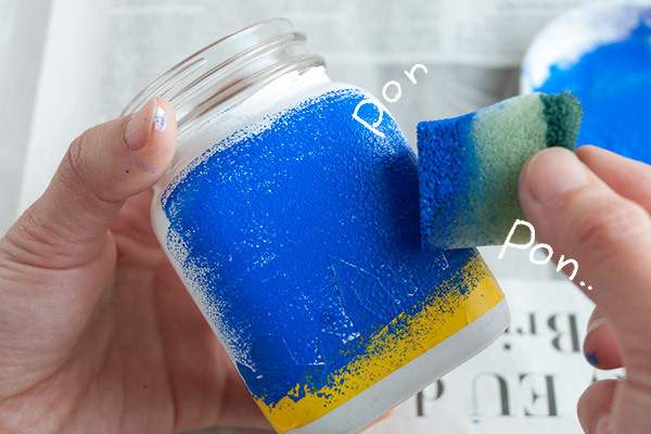 ゆらめく光にうっとり！　子どもとつくるクリスマスのキャンドルホルダー【おうちで季節イベント お手軽アートレシピ Vol.26】