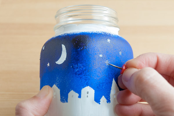 ゆらめく光にうっとり！　子どもとつくるクリスマスのキャンドルホルダー【おうちで季節イベント お手軽アートレシピ Vol.26】