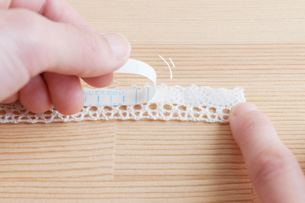 ゆらめく光にうっとり！　子どもとつくるクリスマスのキャンドルホルダー【おうちで季節イベント お手軽アートレシピ Vol.26】