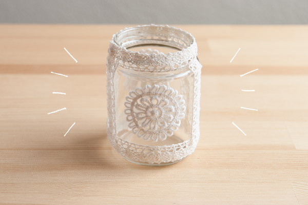 ゆらめく光にうっとり！　子どもとつくるクリスマスのキャンドルホルダー【おうちで季節イベント お手軽アートレシピ Vol.26】