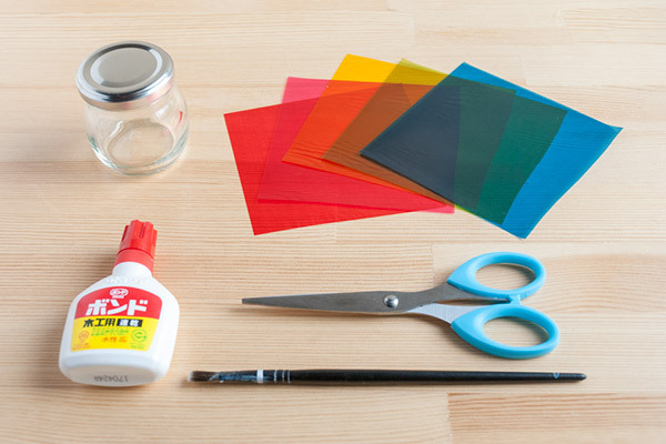 ゆらめく光にうっとり！　子どもとつくるクリスマスのキャンドルホルダー【おうちで季節イベント お手軽アートレシピ Vol.26】