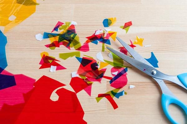 ゆらめく光にうっとり！　子どもとつくるクリスマスのキャンドルホルダー【おうちで季節イベント お手軽アートレシピ Vol.26】