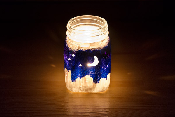 ゆらめく光にうっとり！　子どもとつくるクリスマスのキャンドルホルダー【おうちで季節イベント お手軽アートレシピ Vol.26】