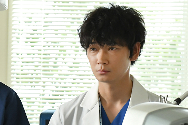 『コウノドリ』坂口健太郎の過信が招いた失態と成長。もしもわが子だったら…