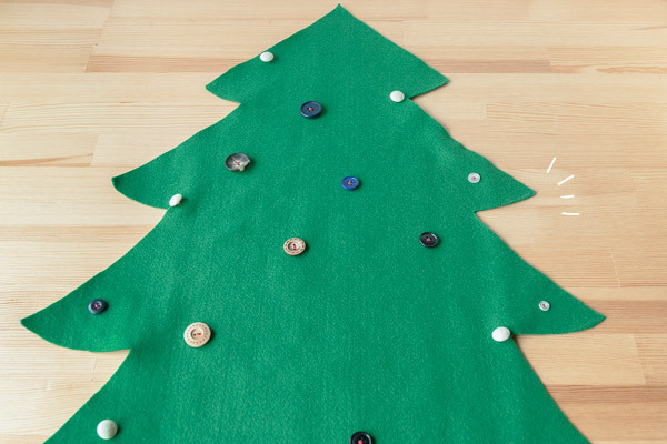 少ないスペースでも楽しめる！　ウォールツリーと毛糸のオーナメント【おうちで季節イベント お手軽アートレシピ Vol.27】