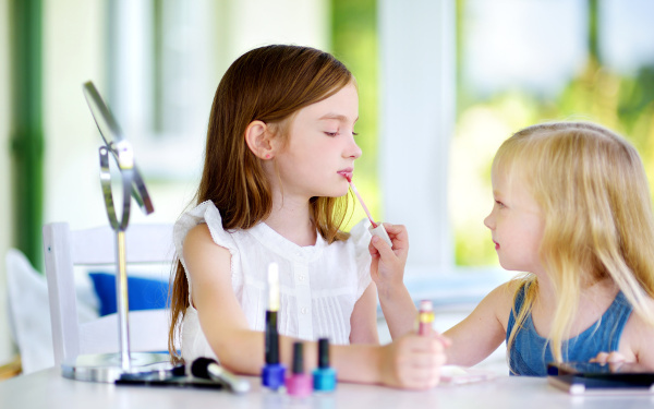 パーティの主役になれる、“見とれるメイク”4つの奥の手テクニック