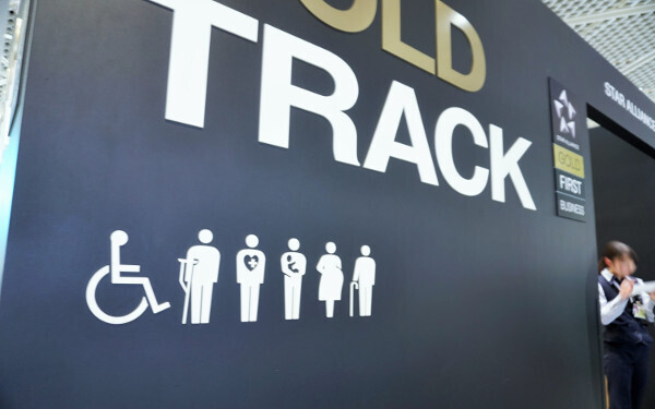 飛行機旅行のあるあるトラブルと対処法！ 早めの行動がカギ