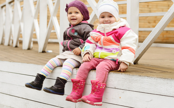 防寒のつもりが事故のもとに!?　冬場の子どもの服装に潜む「危険信号」