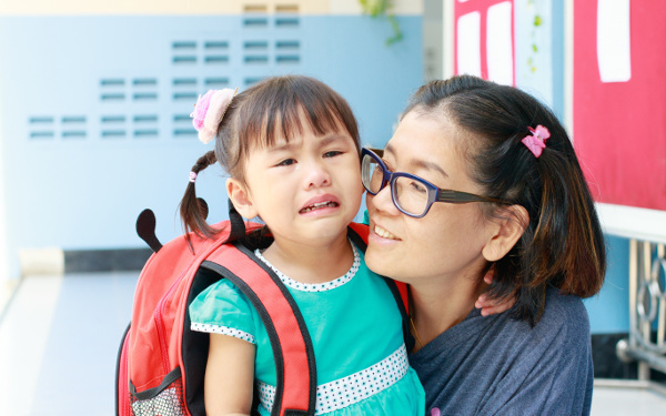 冬休み明けの悪夢…泣いて暴れてごねまくる「登園しぶり」、どうすれば？　
