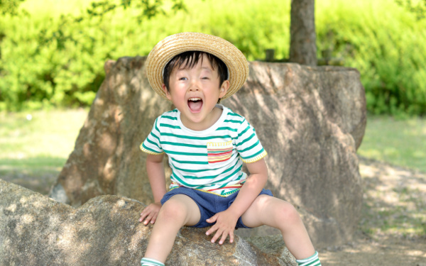 静かにして！　「騒いでしまう男子」を黙らせるママの“奥の手”【3男児ママ考察の育児ポイント】