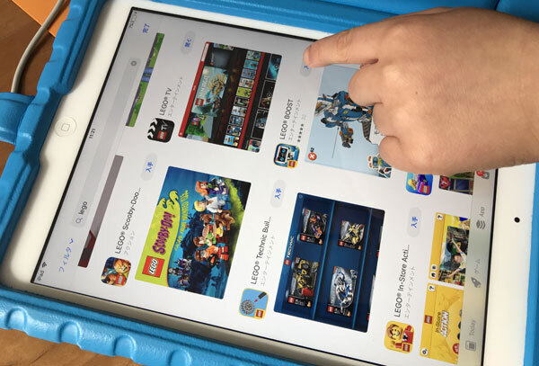 最新のレゴでプログラミングが学べる！　この集中力、勉強でも生かせると良いな～