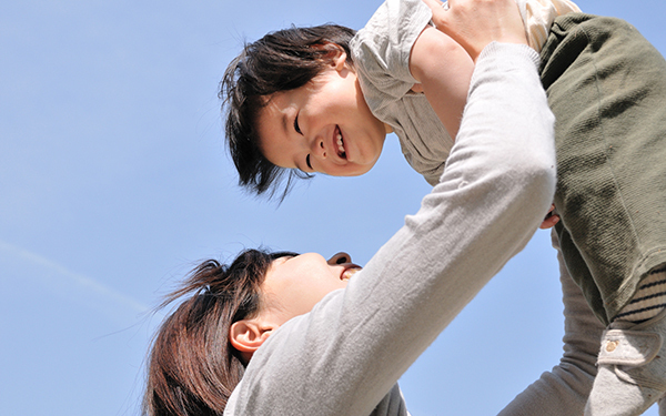 「保育園落ちた」はだれのせい？　保活に押しつぶされ続けるママを助けるには