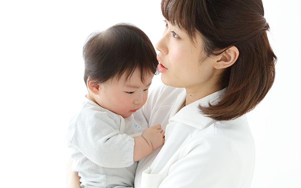 「保育園落ちた」はだれのせい？　保活に押しつぶされ続けるママを助けるには