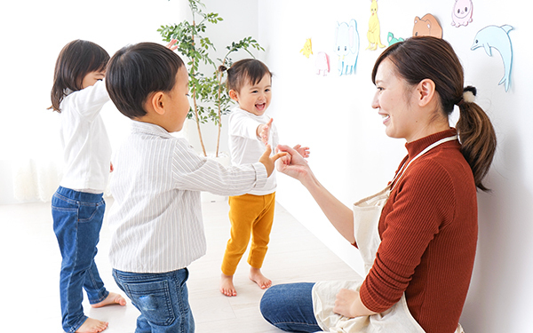 「保育園落ちた」はだれのせい？　保活に押しつぶされ続けるママを助けるには