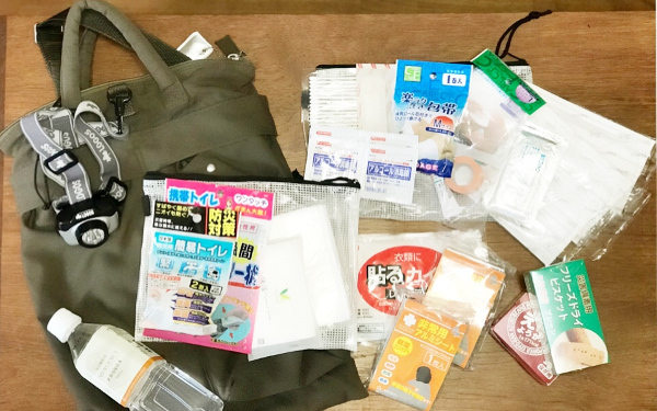 3歳5歳7歳、3人子連れ避難の非常用グッズ「何をどれくらい？」収納のプロママが準備したのはこれだけ！