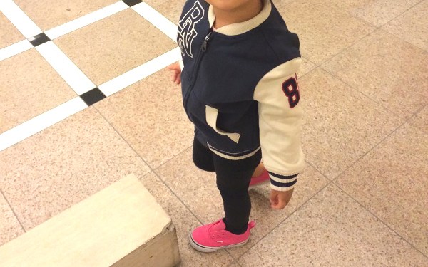 「弟がピンクのフリル!?」そんな悲劇を避ける「男女間おさがり」子ども服選び4カ条