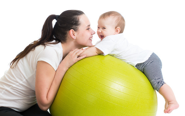 産後ダイエットならこれ！　おうちでできる「赤ちゃん抱っこエクササイズ」3選