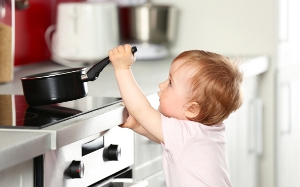 ヒヤッとしたことがある親が9割以上…予測不能な子どもの行動どう防ぐ？【パパママの本音調査】  Vol.228