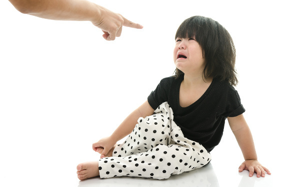 虐待・ネグレクトとしつけの境界線って？ 専門家に聞く【子どもを怒鳴ってしまった…これって虐待!?（前編）】