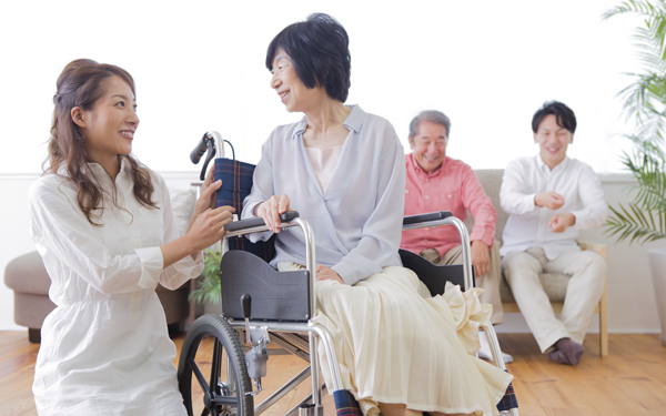 親の介護と育児の「ダブルケア」を体験。保育園、仕事…限界をどう乗り切ったか