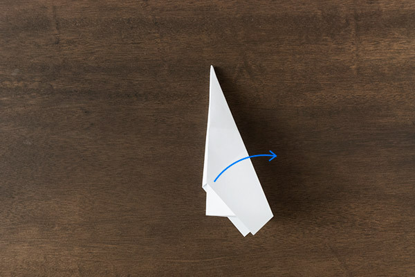 生きているみたい！　どこまでも飛んでいくアクロバット紙飛行機【昔ながらが”今”楽しい！レトロアートレシピ Vol.4】