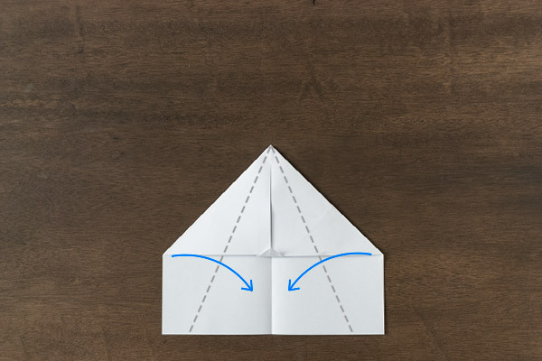 生きているみたい！　どこまでも飛んでいくアクロバット紙飛行機【昔ながらが”今”楽しい！レトロアートレシピ Vol.4】