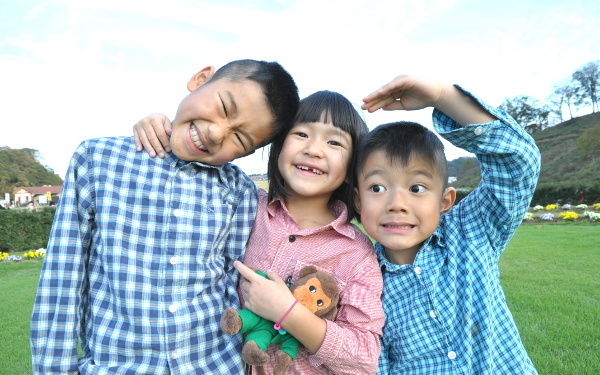 中間子とはどんな性格？ 愛情不足にならない接し方【“生まれ順”で子育てまるわかり！  第4回】