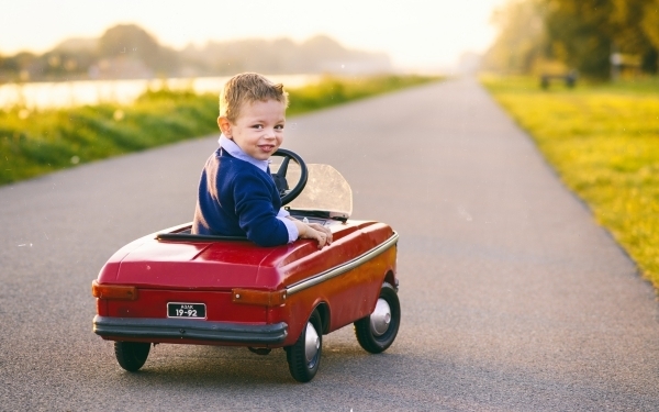 自動運転の実用化が近い？ 安全だけどちょっと怖い… 自動運転のメリットデメリット【パパママの本音調査】  Vol.243