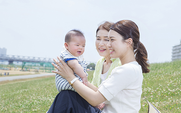 ママが「女の子が欲しい」ワケ。“女の子ブーム”の本音と母との関係