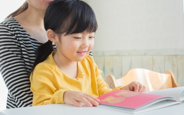 読み聞かせで読書習慣がつくかも？　本を読む子と読まない子の違い【パパママの本音調査】  Vol.255