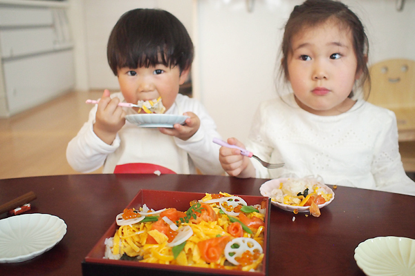 2歳から作れる「簡単ちらし寿司」のレシピ （親子の分担リスト付き）【子どもに料理を教えたい！  Vol.2】