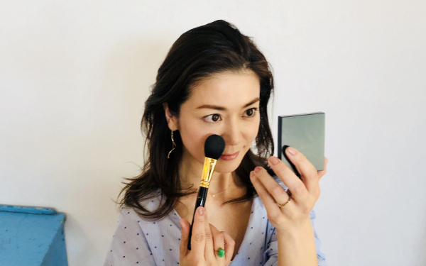 「とりあえずチーク」で大失敗？　ママ好感度を上げる「チークの新常識」