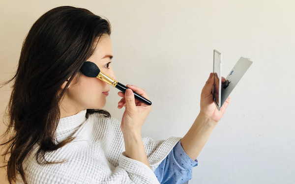 「とりあえずチーク」で大失敗？　ママ好感度を上げる「チークの新常識」