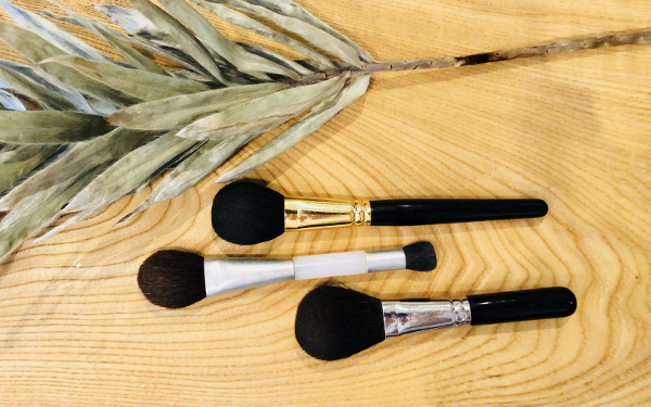 「とりあえずチーク」で大失敗？　ママ好感度を上げる「チークの新常識」