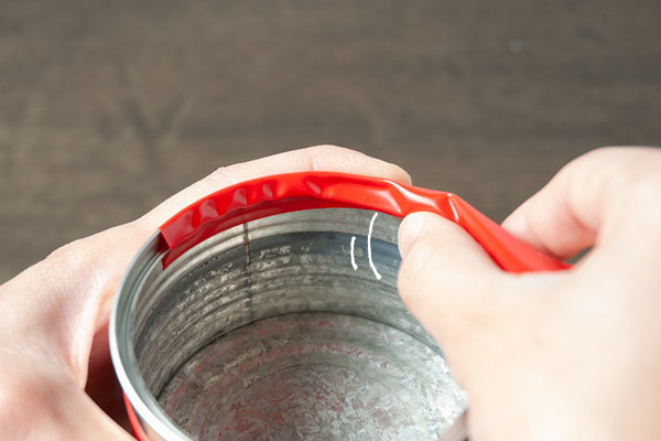 バランス感覚と自信を育てる！　昔なつかし缶ぽっくり【昔ながらが”今”楽しい！レトロアートレシピ Vol.7】