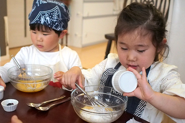2歳児でも失敗しない！  子どもが一人で作れる「カップケーキ」のレシピ【子どもに料理を教えたい！  Vol.3】