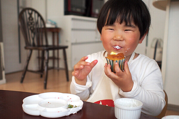 2歳児でも失敗しない！  子どもが一人で作れる「カップケーキ」のレシピ【子どもに料理を教えたい！  Vol.3】