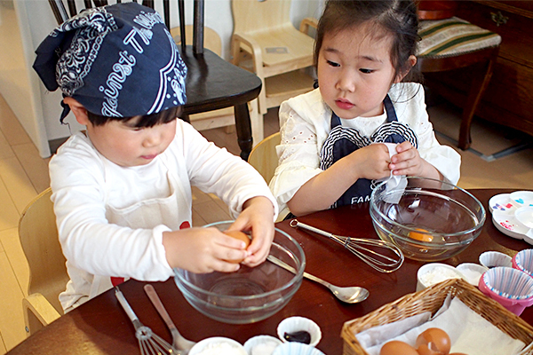 2歳児でも失敗しない！  子どもが一人で作れる「カップケーキ」のレシピ【子どもに料理を教えたい！  Vol.3】
