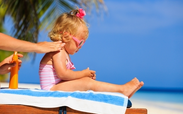 子どもの日焼け止めは4月から？　それとも一年中がいいの？【パパママの本音調査】  Vol.263