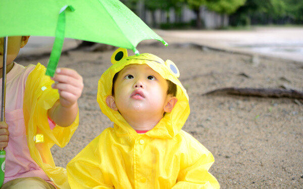 梅雨だから出かけよう！　子どもと一緒に「雨だからできる遊び、おでかけのコツ」