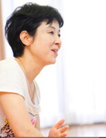 朝一番の幸せスキンシップ「気持ちいいね！」親子で“ふれあいマッサージ”