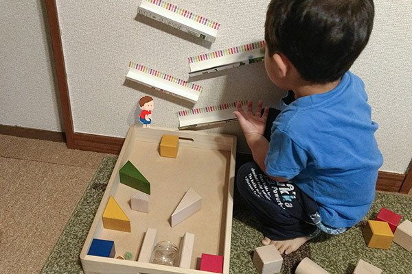 ビー玉コースターの簡単な作り方。雨の日の家遊びにも【昔ながらが”今”楽しい！レトロアートレシピ Vol.8】